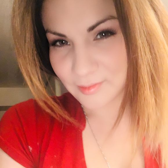 Meet your Posher, Christie - Picture 1 of 1